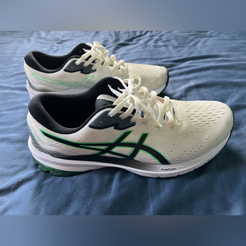 ASICS RUNNING SHOE- Size 10